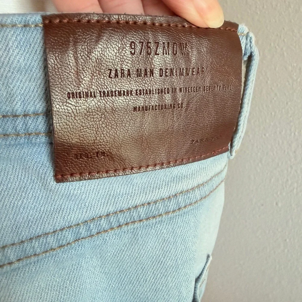 Zara Man Denim Shorts Light Wash Blue Relaxed Fit Casual Minimalist Size 32